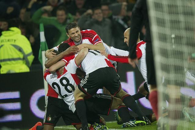 和锋线保持 和锋线保持