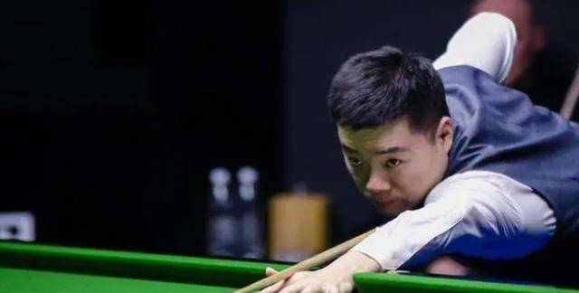 在接受采访 在接受采访